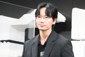 綾野剛、Netflixシリーズ『新聞記者』ワールドプレミアイベントに登場