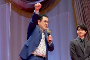 小手伸也、映画『コンフィデンスマンJP　英雄編』ワールドプレミアに登場