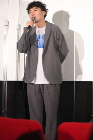 映画『ちょっと思い出しただけ』公開記念舞台あいさつに登壇した松居大悟監督