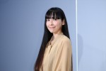 麻生久美子、映画『とんび』完成披露舞台あいさつに登場