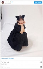 「可愛すぎる」「今年も待ってました」の声　小嶋陽菜、“にゃんにゃんにゃん”の日に黒ネコ耳ショット　※「小嶋陽菜」インスタグラム