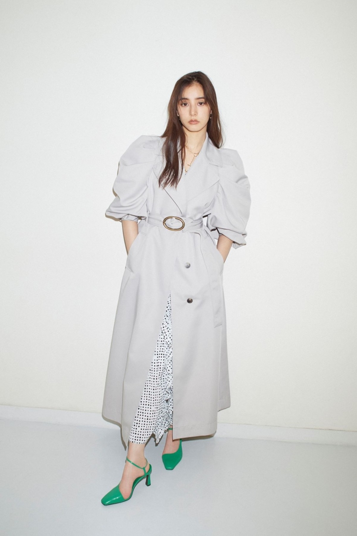 新木優子が魅せる「SNIDEL」2022年春コレクション