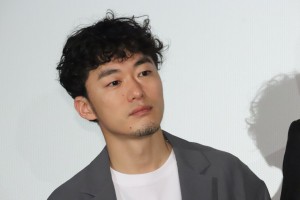 映画『ちょっと思い出しただけ』公開記念舞台あいさつに登壇した松居大悟監督