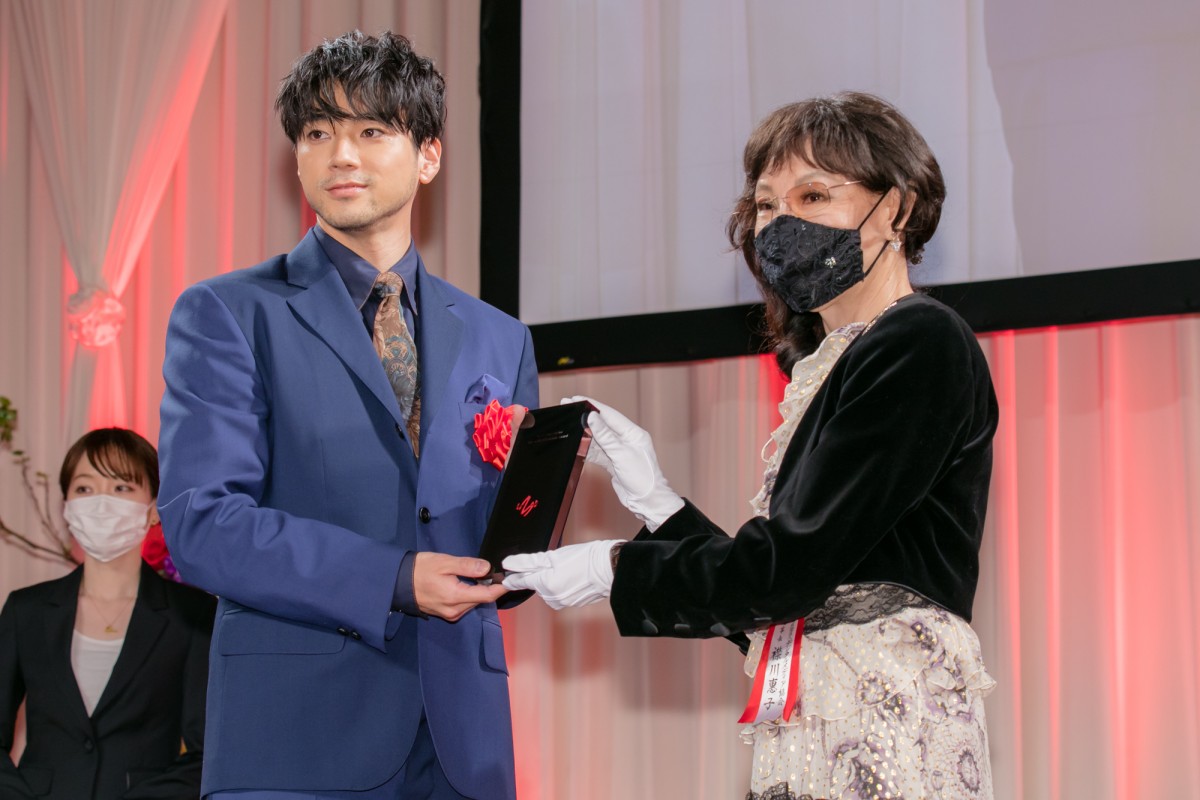 吉高由里子「自分より長生きする作品なのかな」主演『最愛』が総務大臣賞