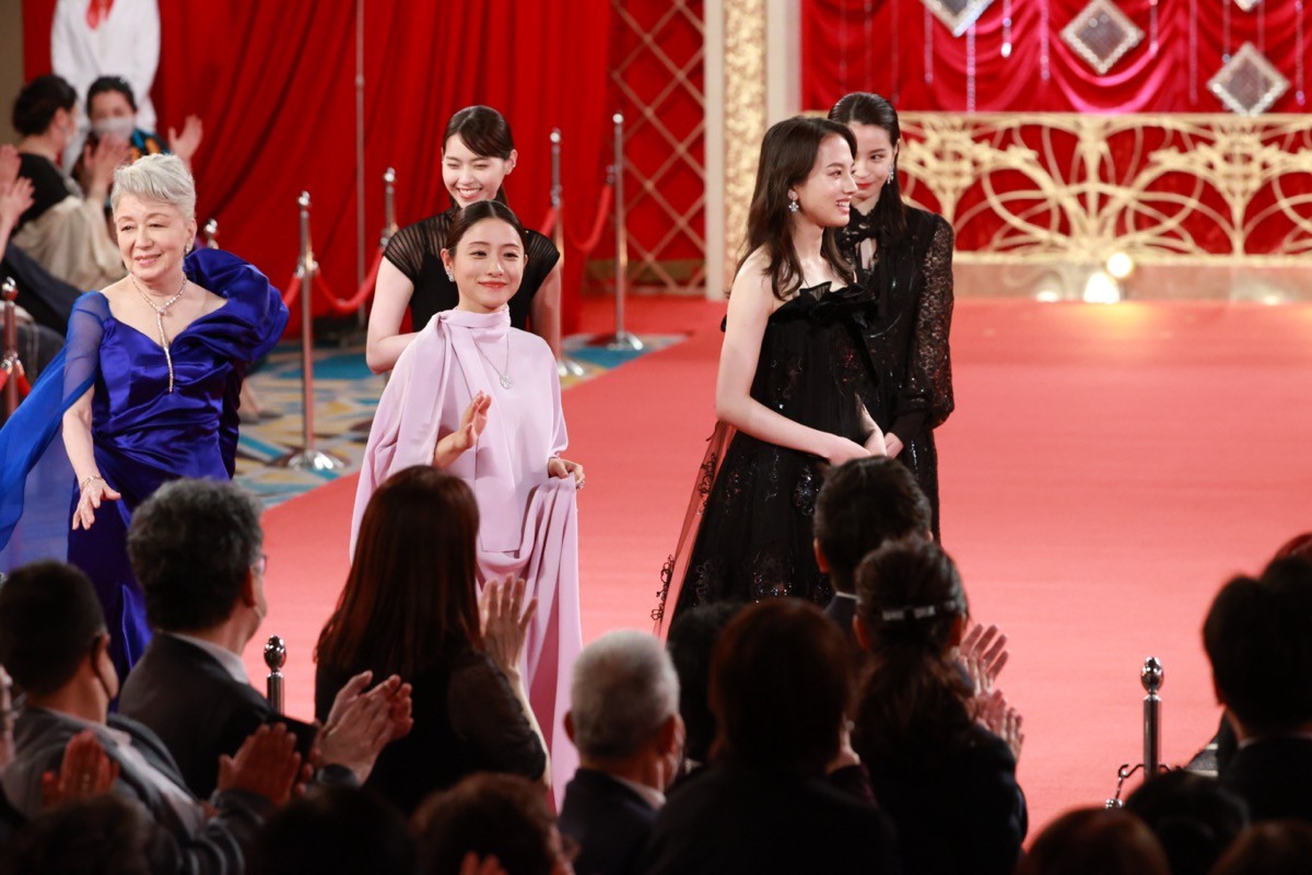 ＜第45回日本アカデミー賞＞豪華俳優・女優陣、レッドカーペットに華やかな装い