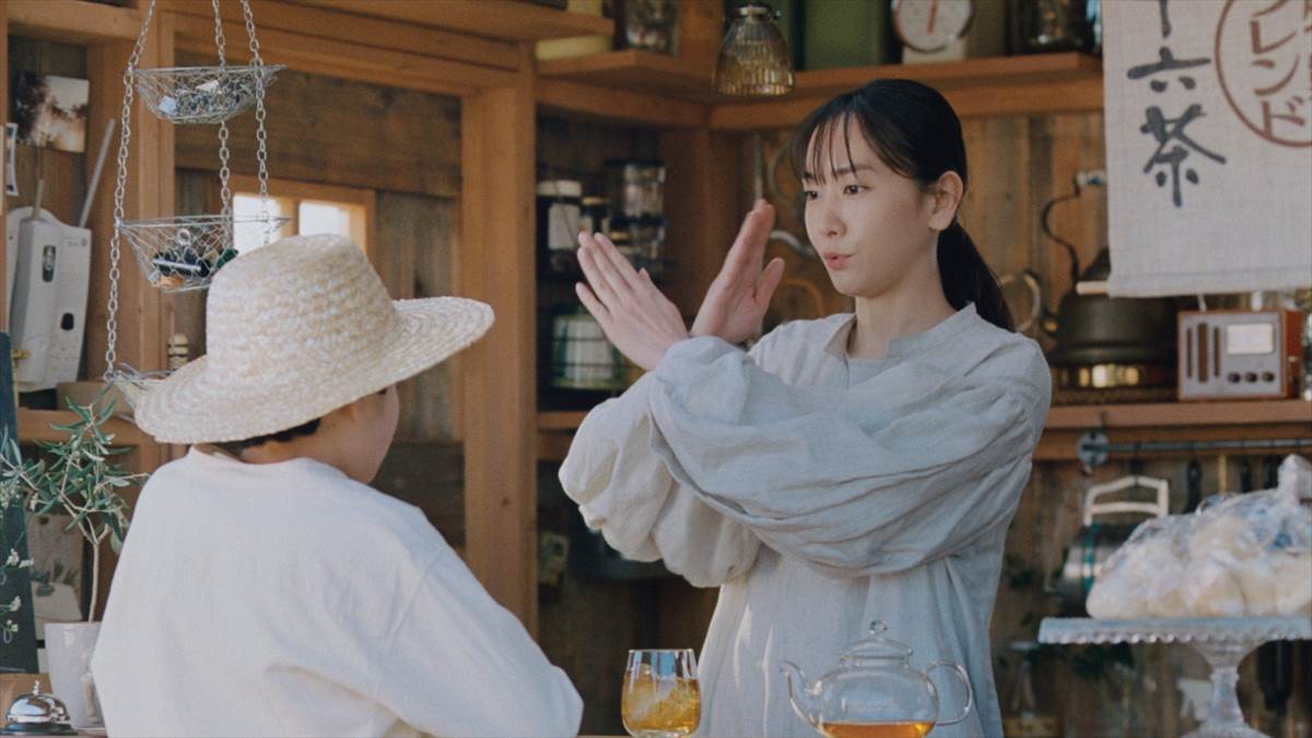 新垣結衣がティースタンドの店員に　かわいらしさ満載の新CM
