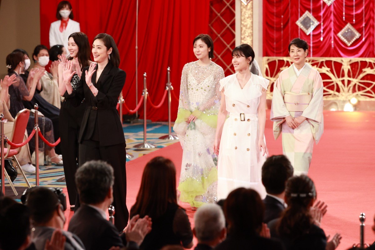 ＜第45回日本アカデミー賞＞豪華俳優・女優陣、レッドカーペットに華やかな装い
