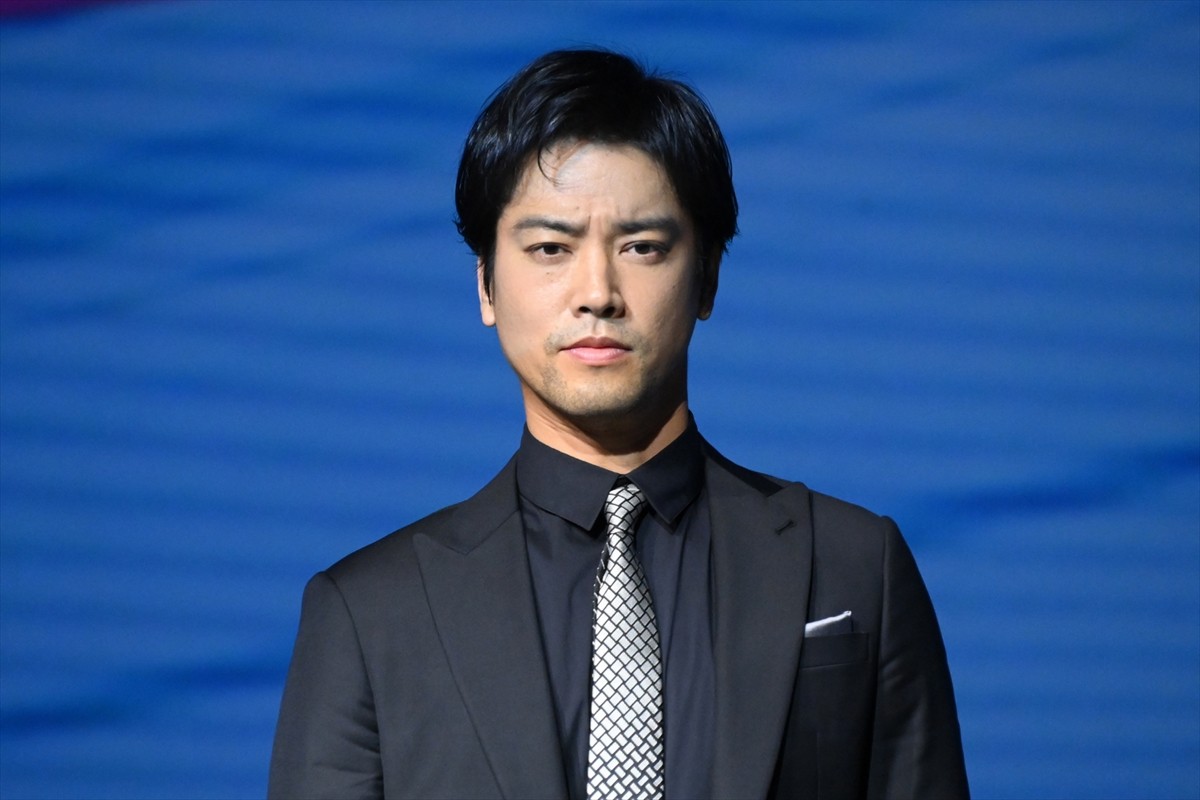 高橋一生、役作りで筋肉モリモリ→新調したスーツ作り直し　柴咲コウ「身長も伸びた？」