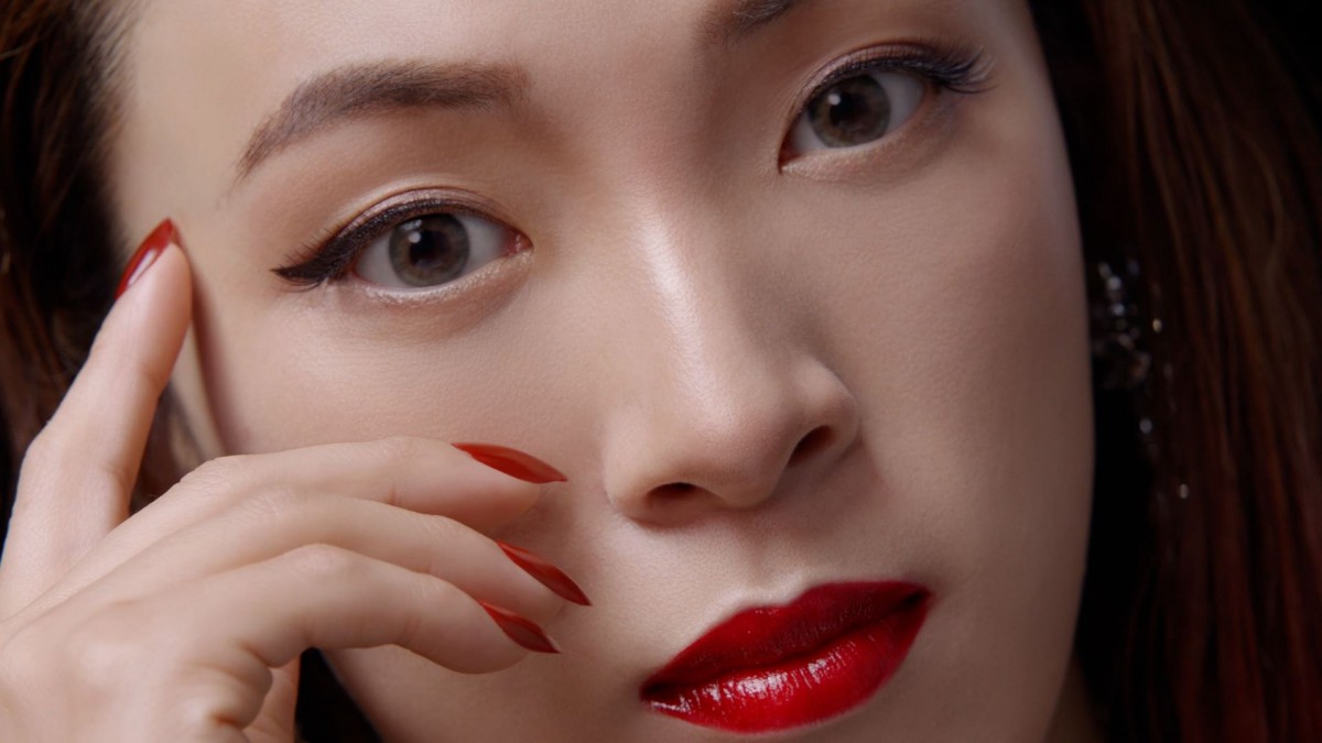 フワちゃん、ドレッシーでクールな“大人美女”に激変「美女すぎて誰かと思った」と反響