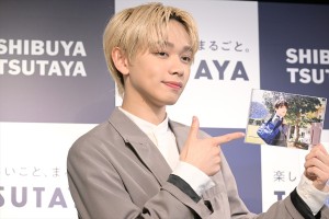 宮世琉弥、「宮世琉弥カレンダー2022.4‐2023.3」発売記念イベントに登場