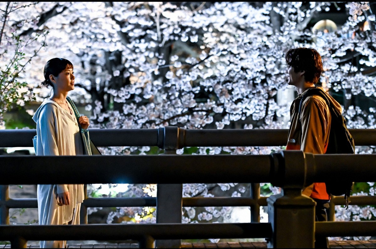 『持続可能な恋ですか？』第2話 “颯”磯村勇斗が“杏花”上野樹里にアプローチを開始　