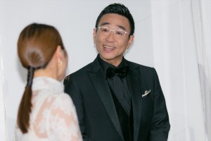 八嶋智人、『劇場版ラジエーションハウス』完成披露舞台あいさつに登場