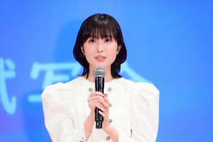 福本莉子、映画『20歳のソウル』完成披露舞台あいさつに登場