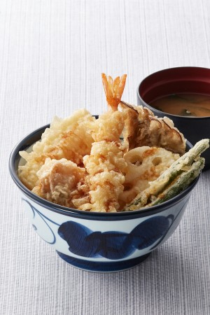 「天丼てんや」初の“トリオスター天丼”発売！