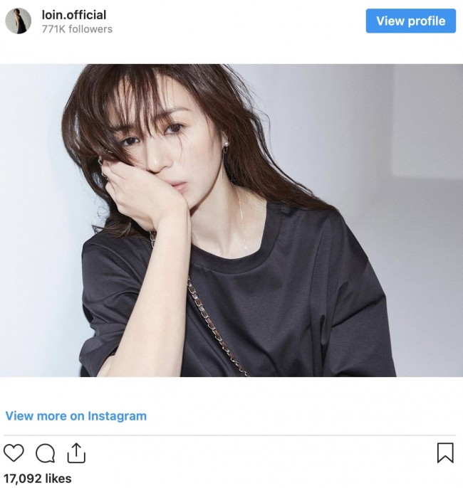 写真）井川遥、白Tシャツ×デニムコーデに「かっこいい」「美しい」と