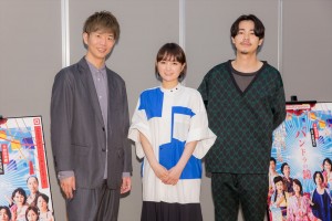舞台『パンドラの鐘』取材会に出席した（左から）演出・杉原邦生、ダブル主演の葵わかな、成田凌