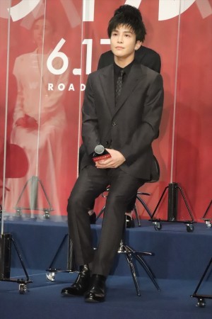 岩田剛典、映画『バスカヴィル家の犬　シャーロック劇場版』完成報告会に登場