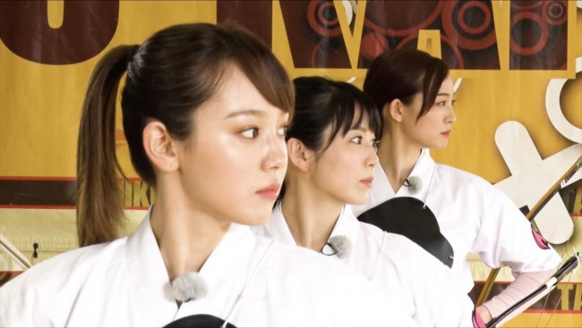 『炎の体育会TVSP』に登場するセント・フォース弓道部（左から）森千晴、玉木碧、新井恵理那