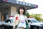 【写真】松岡茉優はスカジャン刑事に！　しかし、実はそれは本当の彼女の姿ではなく…？
