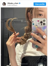 宮脇咲良の三つ編みショットを世界中のファンが絶賛　※「宮脇咲良」インスタグラム