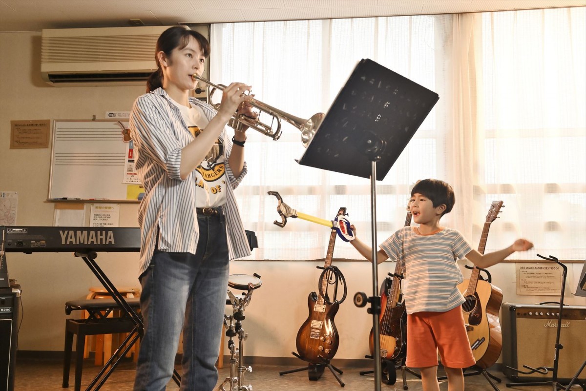 清野菜名、子育てと仕事の両立に悩むトランぺッターに　『異動辞令は音楽隊！』新カット