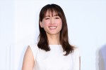 綾瀬はるか、映画『はい、泳げません』公開記念舞台挨拶に登場