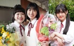 ドラマ『ナンバMG5』クランクアップを迎えた（左から）富田望生、森川葵、原菜乃華