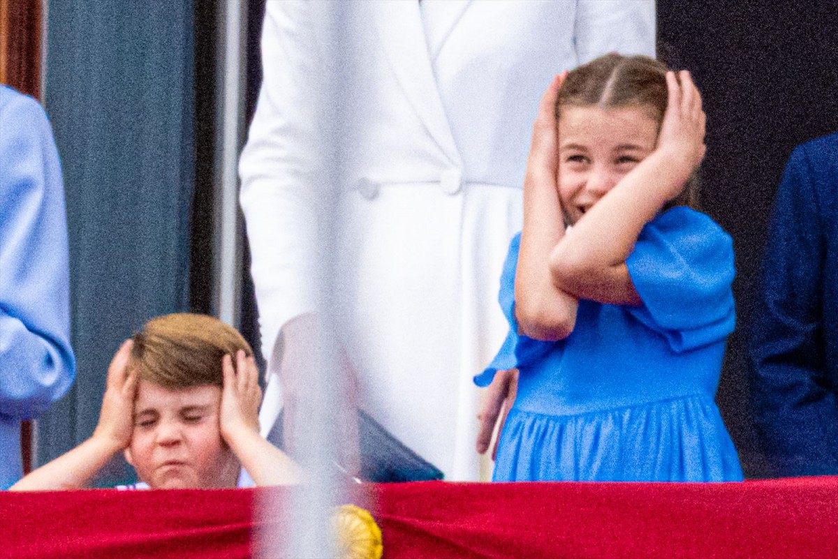 英王室ルイ王子、バルコニーで見せたキュートすぎるモーメントに視線集中