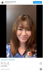 茶髪ミディアムヘアの真木よう子 ※「真木よう子」インスタグラム