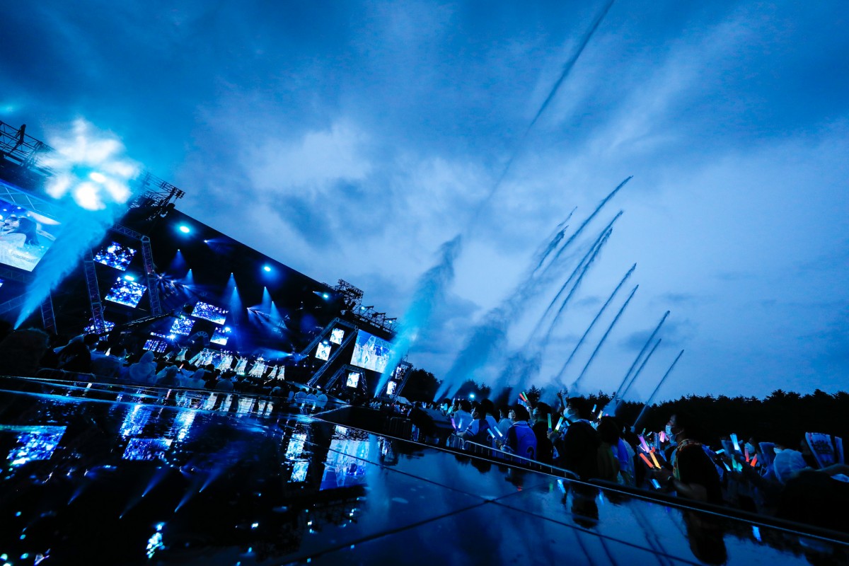 日向坂46、“W-KEYAKI FES.”で欅坂46曲を披露　ラストで会場は欅坂×櫻坂×日向坂カラーに