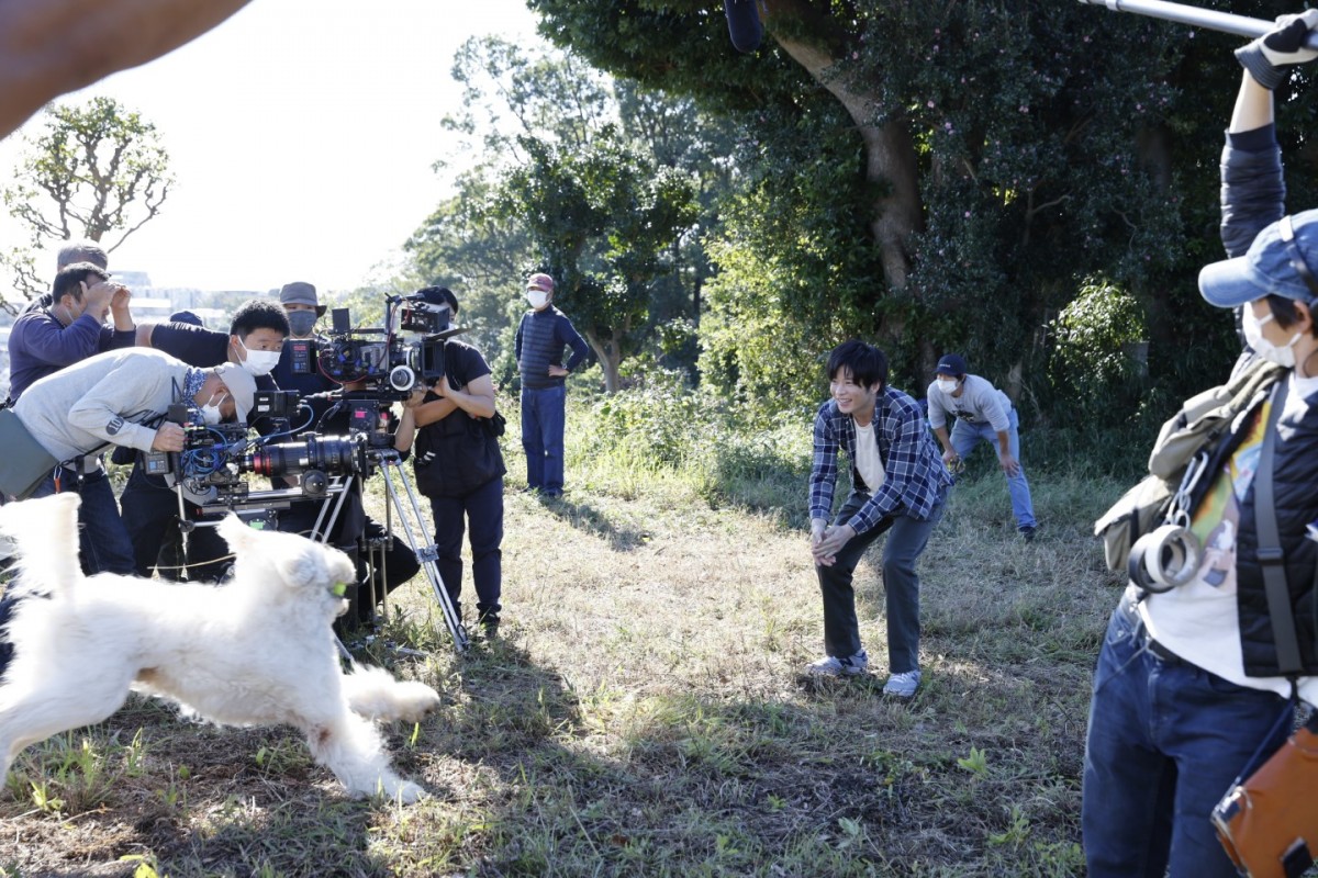 超絶癒し！ 『ハウ』田中圭と俳優犬・ベックのかわいすぎる2ショット公開