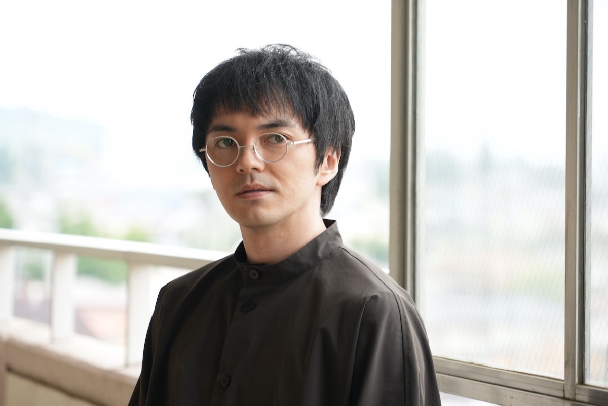 『初恋の悪魔』第2話　団地で殺人事件が発生　凶器のハサミに“鈴之介”林遣都が大興奮