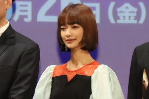 見上愛、映画『異動辞令は音楽隊！』完成披露試写会に登場