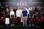 Huluオリジナル『THE HEAD』Season2に出演する（後方左から）ホヴィク・ケウチケリアン、ジョゼフィン・ネルデン、エンリケ・アルセ、オリヴィア・モリス、モー・ダンフォード、福士蒼汰、ティエリ・ゴダール（前方左から）ラウラ・フェルナンデス・エスペソ（THE MEDIAPRO STUDIO CEO／エグゼクティブ・プロデューサー）、キャサリン・オドネリー、ホルヘ・ドラド（監督／エグゼクティブ・プロデューサー）、ジョン・リンチ、ラン・テレム（製作総指揮）