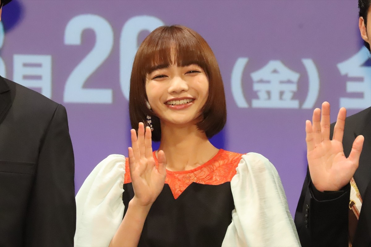 阿部寛、ドラムに初挑戦！　“苦戦”告白も清野菜名＆高杉真宙は「かっこよかった」と絶賛