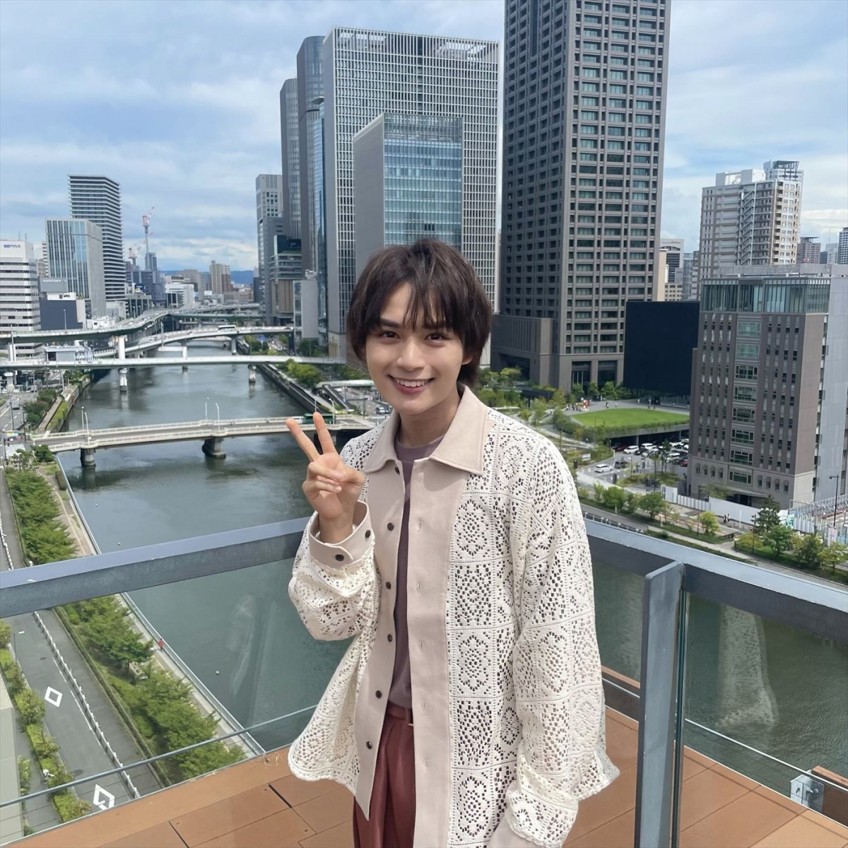 ABCテレビを訪れた、ドラマ『彼女、お借りします』主演・大西流星(なにわ男子)