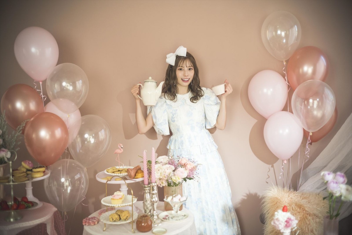 日向坂46・東村芽依、初の水着カット公開　「水浴びをしているようで楽しかった」