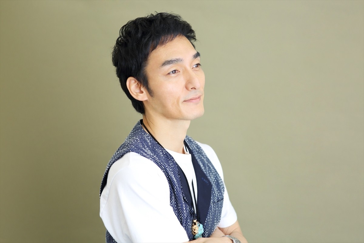 草なぎ剛、出会って35年の盟友・香取慎吾は「普通の友達とは違って不思議な関係」