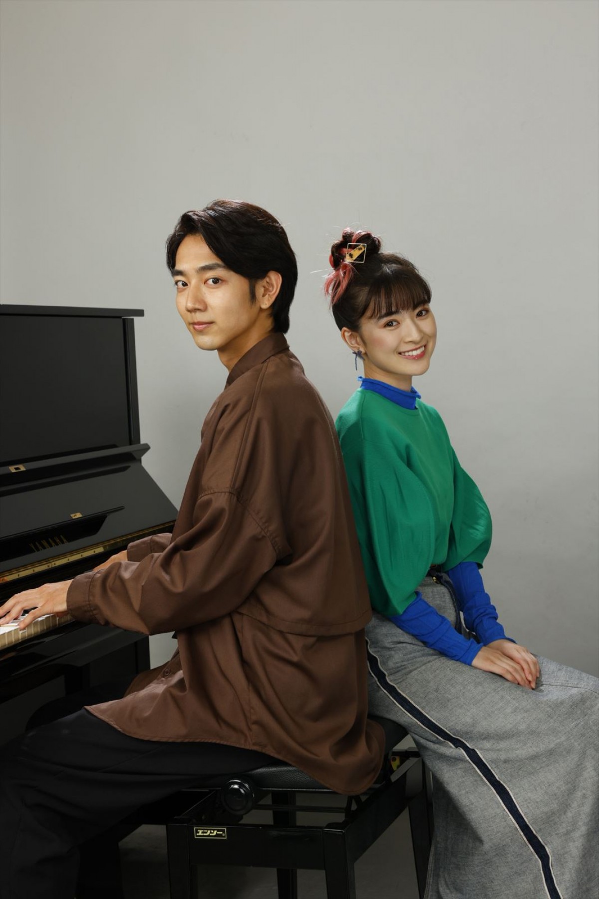 月曜ドラマ『商店街のピアニスト』に出演する（左から）駒木根葵汰、優希美青