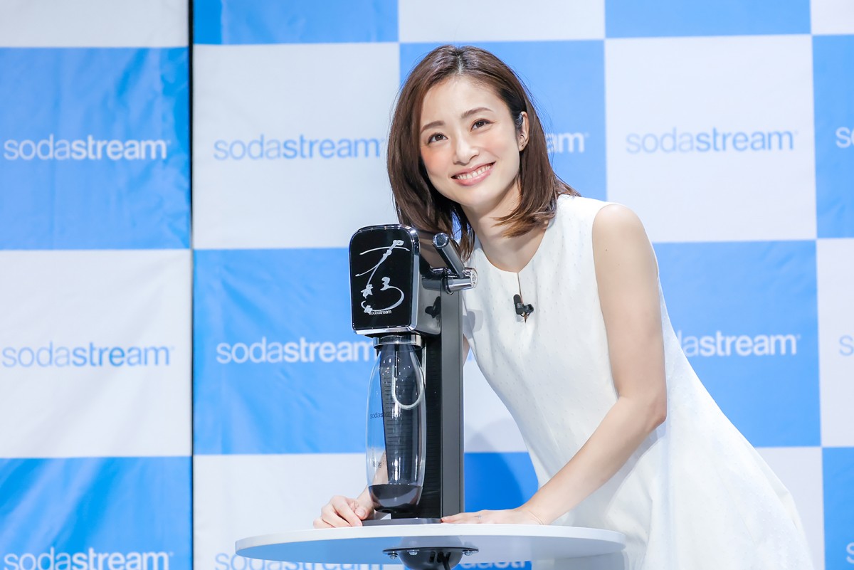 上戸彩、子ども達とバルコニーでプール遊び「一緒にじゃぶじゃぶ入っています」