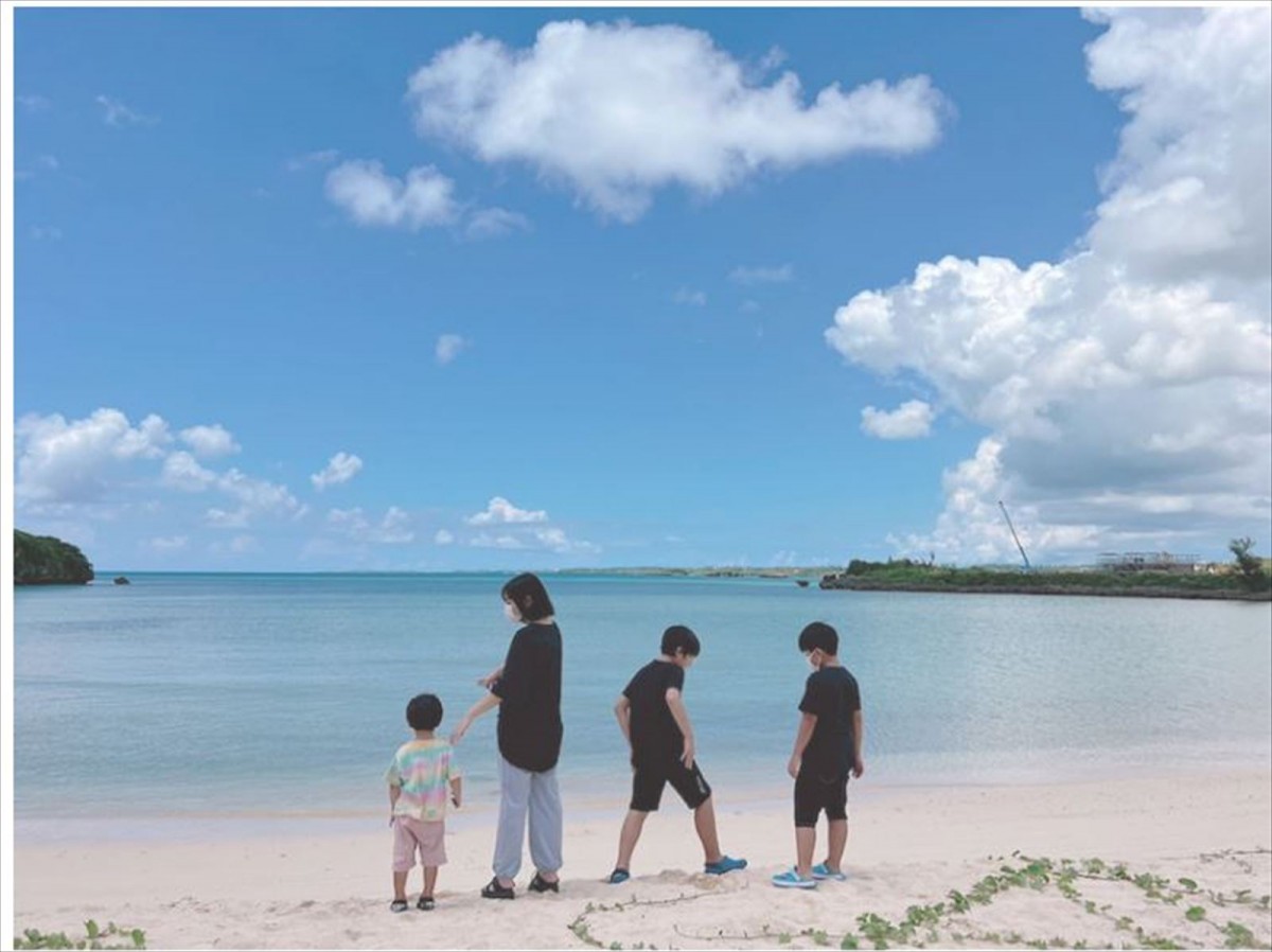 辻希美＆杉浦太陽、「夏休みの思い出」家族旅行へ　宮古島でビーチ楽しむ