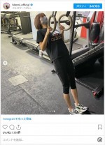 トレーニングに励むhitomi ※「hitomi」インスタグラム