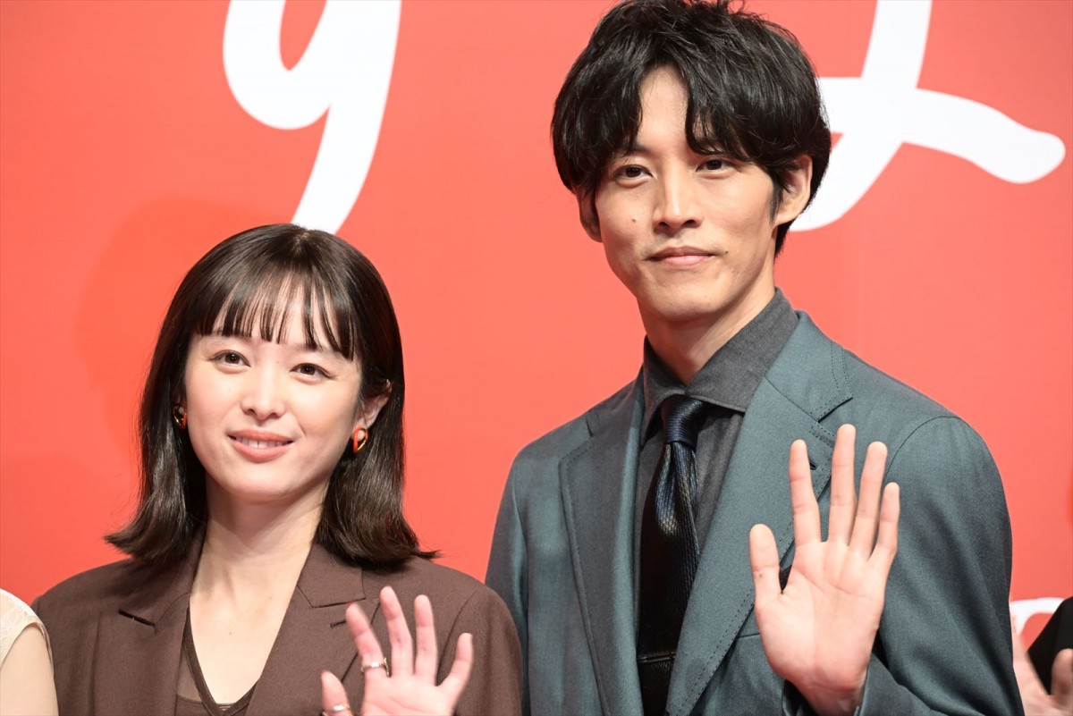 映画『耳をすませば』ジャパンプレミアイベントに出席した(左から)清野菜名、松坂桃李
