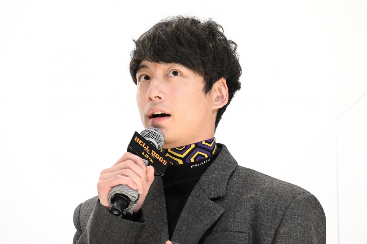 岡田准一、坂口健太郎が食事会に「Tシャツとサンダルで来た（笑）」