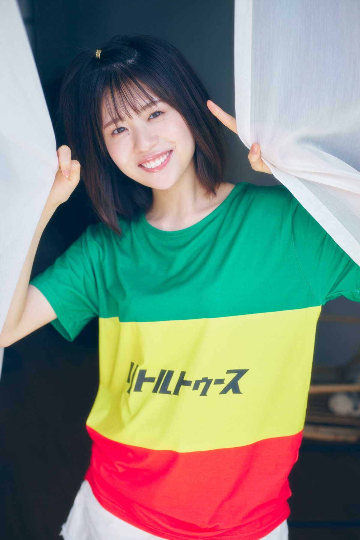 日向坂46・松田好花、リトルトゥースTシャツをかわいく着こなし