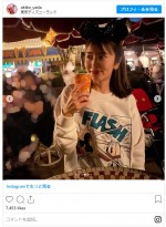 被り物をつけてTDLを楽しむ姿　※「矢田亜希子」インスタグラム