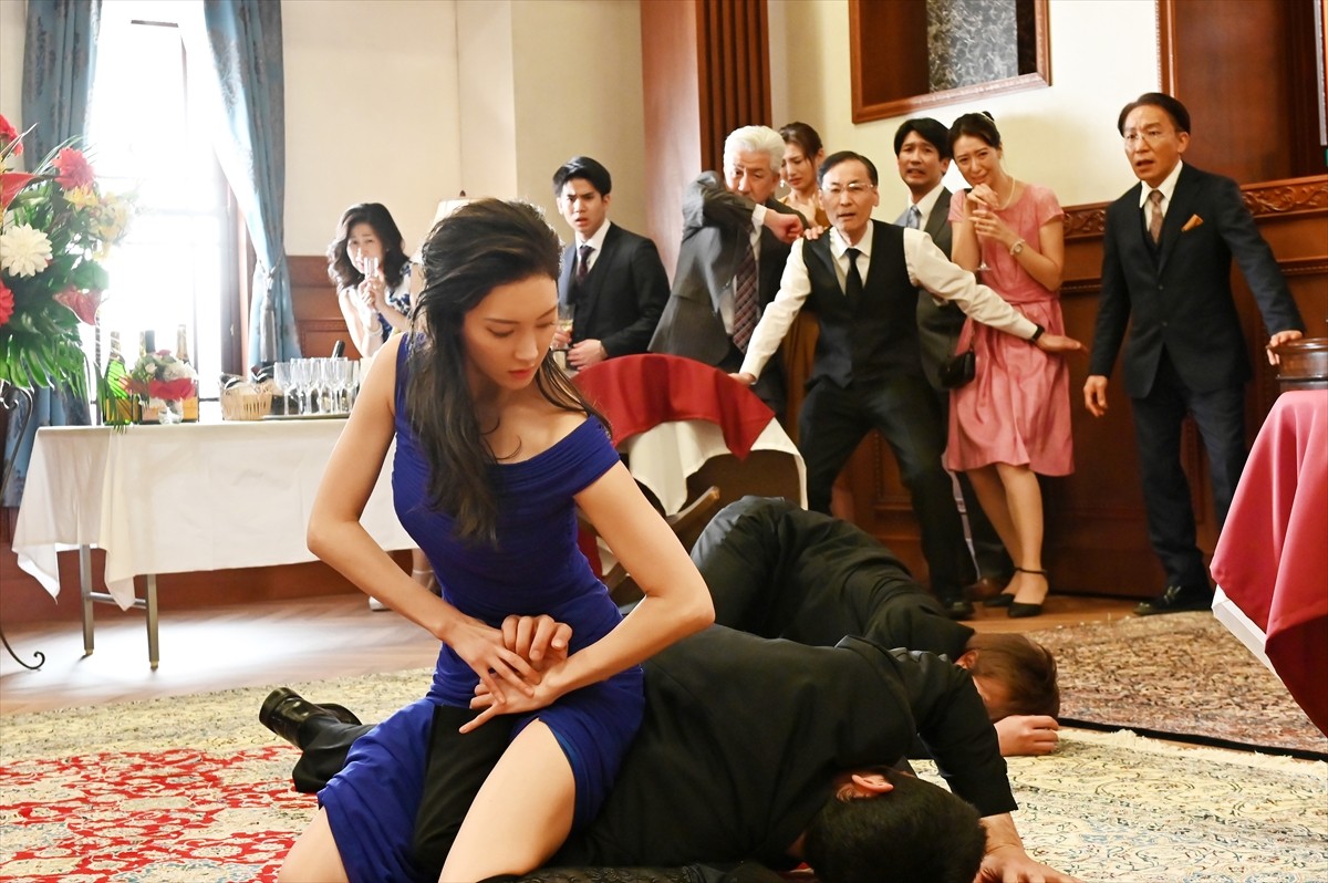 木村文乃、菜々緒らが魅せるスケールアップしたアクション！　『七人の秘書 THE MOVIE』場面カット解禁