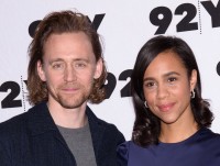 トム・ヒドルストンがパパに！　婚約者ゾウイ・アシュトンが出産