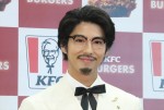 「ケンタッキーバーガー本気宣言」発表会に登壇した賀来賢人