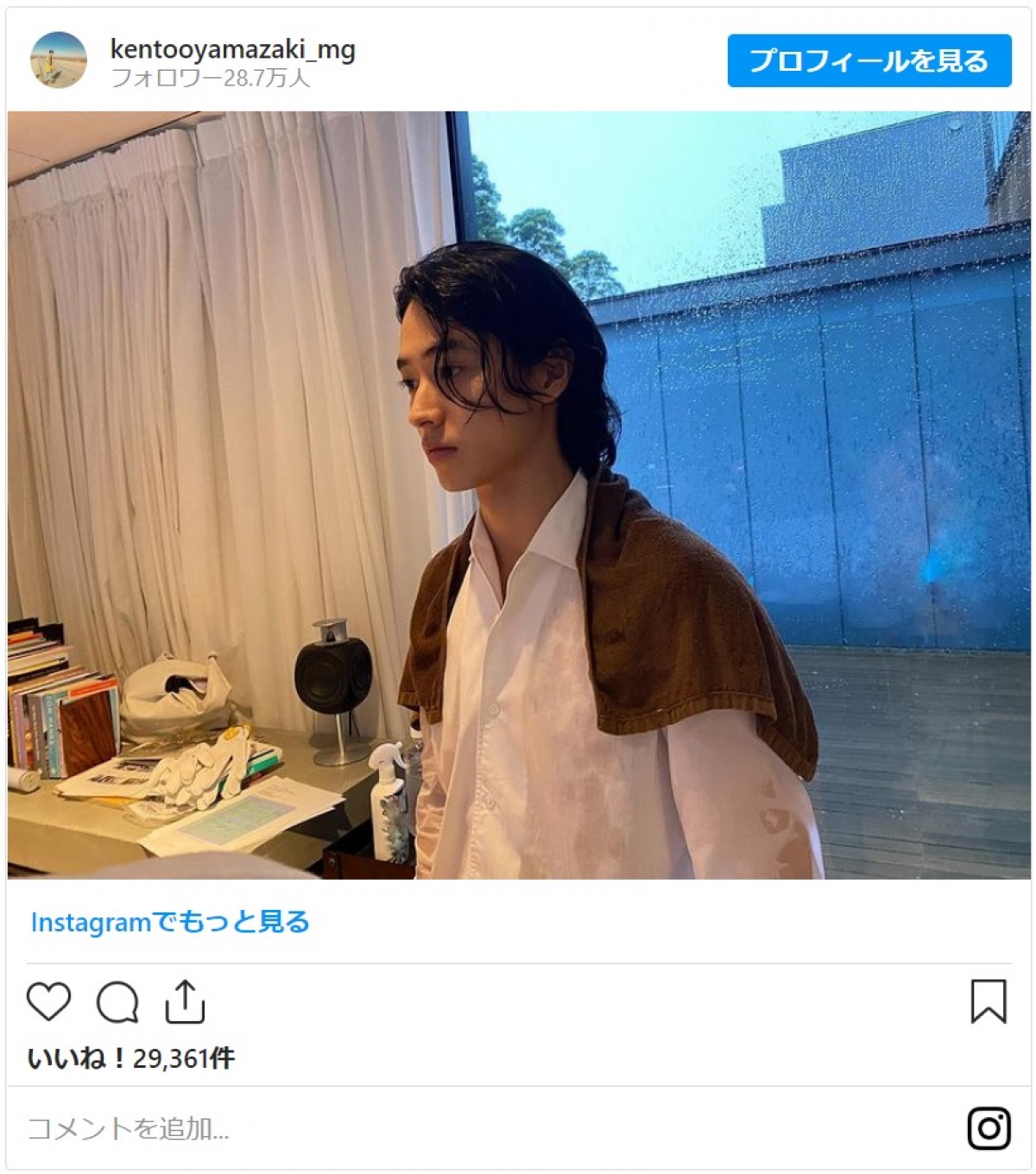 山崎賢人、カレンダー制作秘話に反響「水も滴るいい男」「濡れてる賢人くんかっこいい」